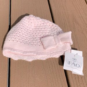 🆕FAO SCHWARTZ INFANT CROCHETED KNIT CAP HAT WITH BOW SIZE 3-6 MONTHS NWTS!!!